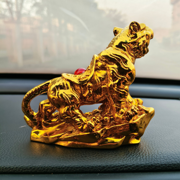 Lion Golden Sculpture Dashboard Decoration With Double Tape