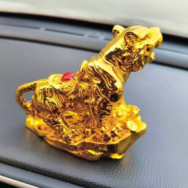 Lion Golden Sculpture Dashboard Decoration With Double Tape
