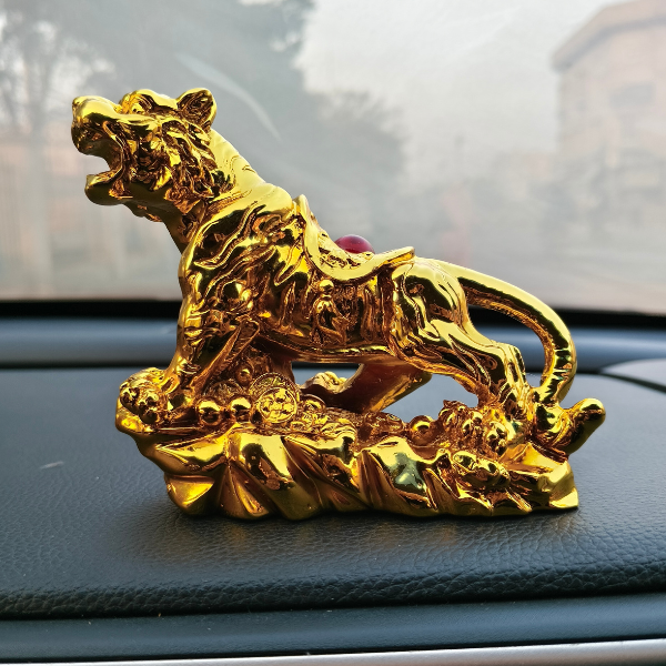 Lion Golden Sculpture Dashboard Decoration With Double Tape