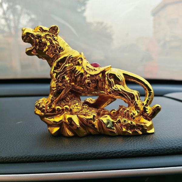 Lion Golden Sculpture Dashboard Decoration With Double Tape